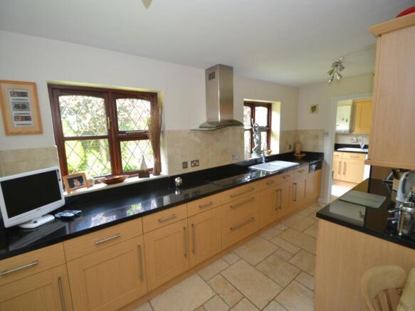 KITCHEN/DINING ROOM