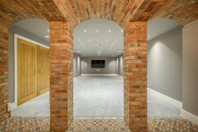 8502843-interior18.jpg
