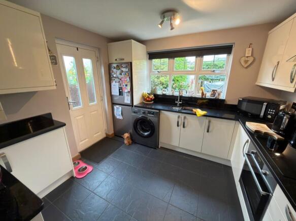 Chichester Close, Fens photo 5