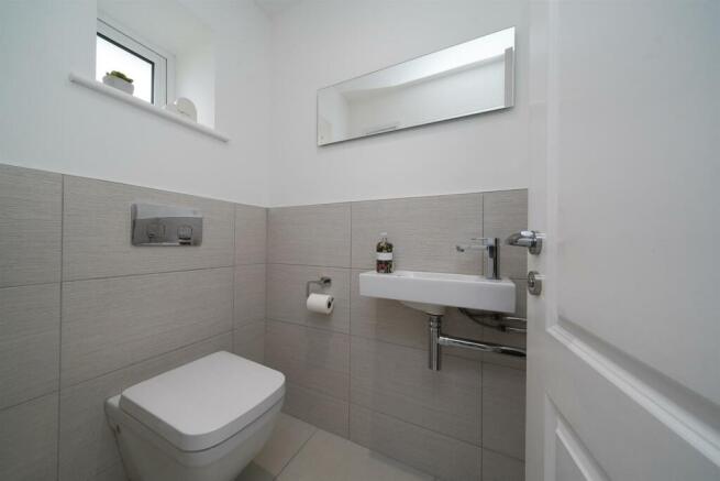 2 Range Avenue (13).jpg