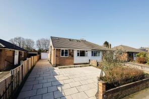 17, Moseley Wood Croft, Cookridge, Leeds LS16 7JJ
