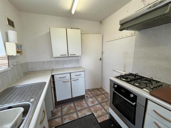 3 bed Semi-Detached Bungalow for sale Image 4