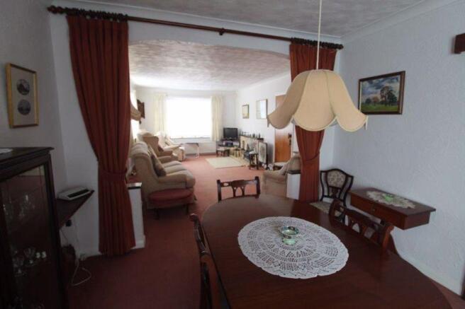 Lounge/Dining ...
