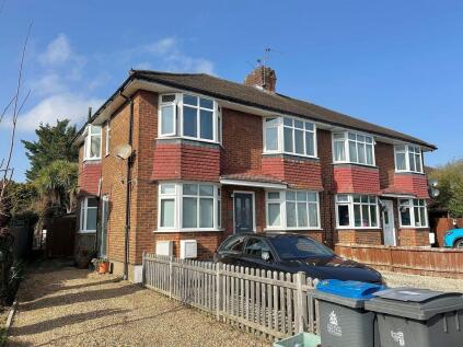 Cheshire Gardens, Chessington