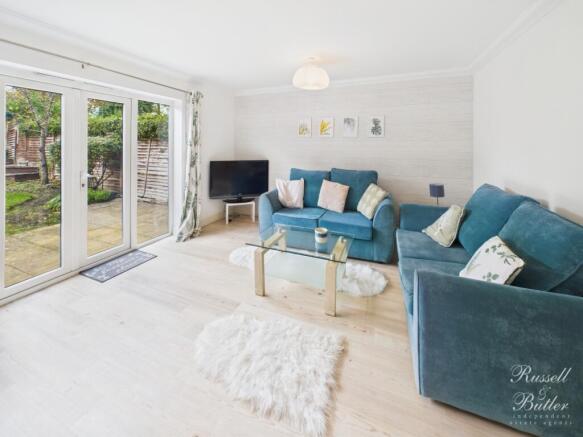 CAM02127G0-PR0360-STILL006