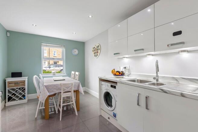 4 bed Semi-Detached for sale Image 5