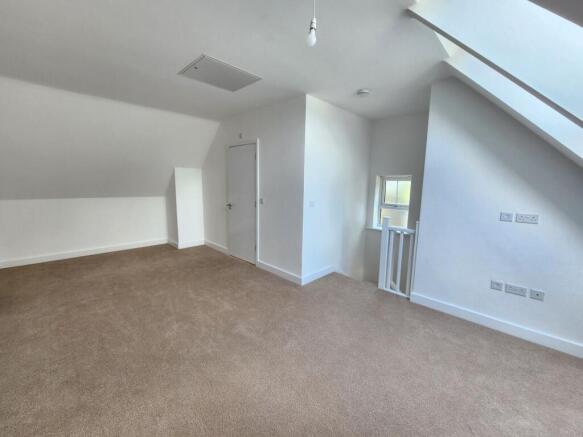3 bed Semi-Detached to rent Image 12