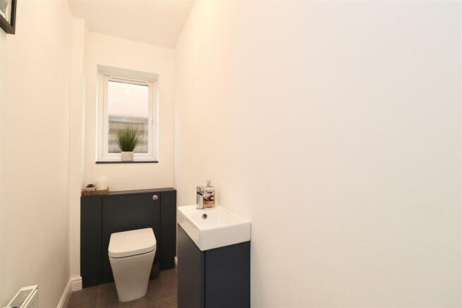 4 bed Detached for sale Image 7