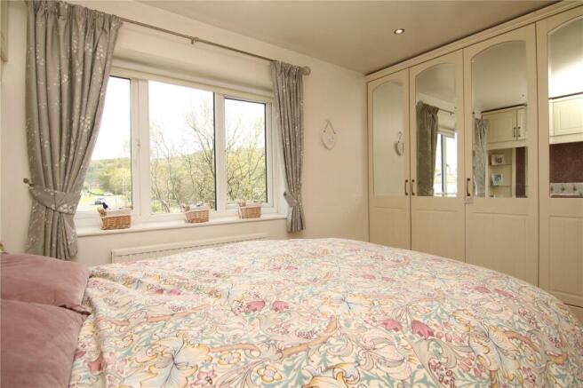 4 bed Detached for sale Image 12