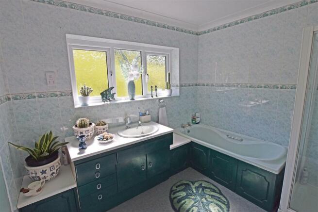 Bathroom.JPG