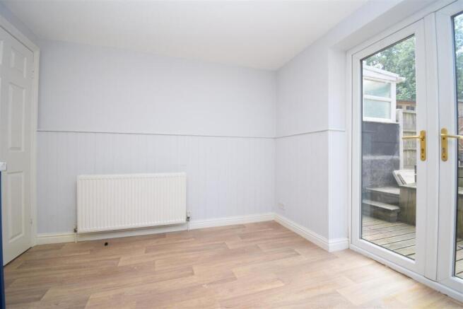 2 bed Semi-Detached to rent Image 6