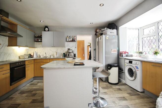 5 bed Semi-Detached for sale in wakefield