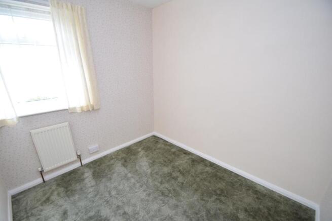 102 Mill Road bed 3.JPG