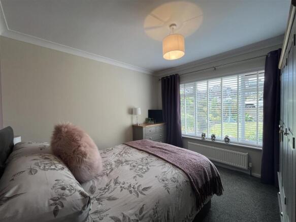 2 bed Semi-Detached Bungalow for sale Image 10