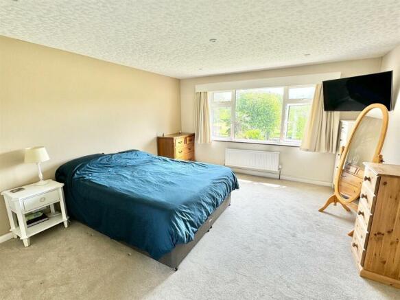 bed1.jpg