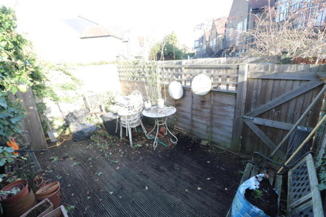 Kimble Road, Colliers Wood, London photo 3