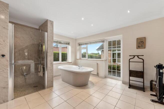 EN SUITE 02.jpg