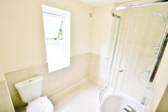 3 bed Flat to rent Image 4