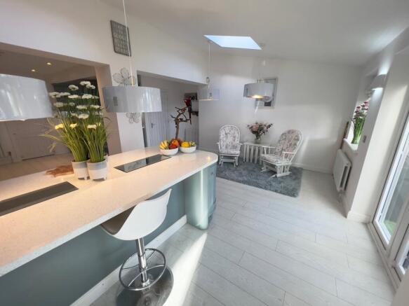 5 bed Semi-Detached for sale Image 11