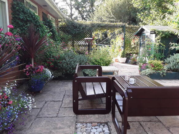 garden shot sprin...