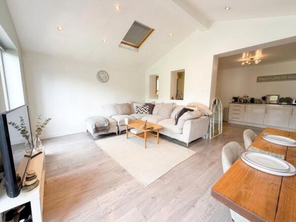 3 bed Semi-Detached for sale Image 4