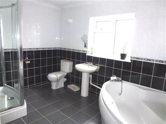 FAMILY BATHROOM