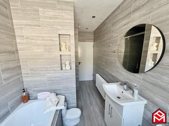 Family Bath & Shower Room