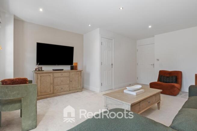 4 bed Semi-Detached for sale Image 8