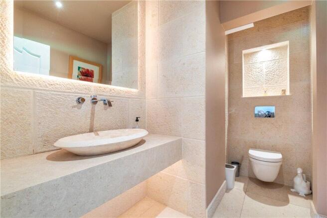 4 bed Detached for sale Image 7