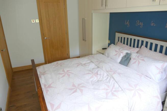 Bed 1 b