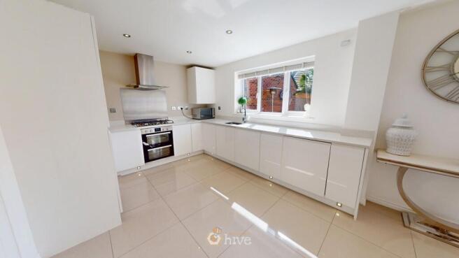 5 bed Detached for sale Image 5
