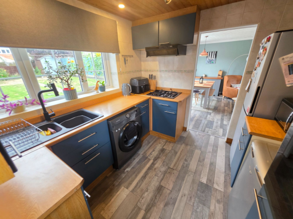 3 bed Semi-Detached for sale Image 9
