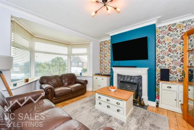 5 bed Semi-Detached for sale Image 4