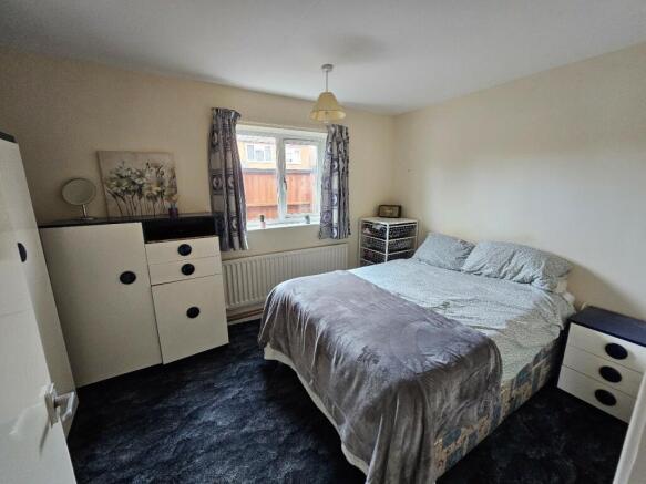 Master Bedroom (1)