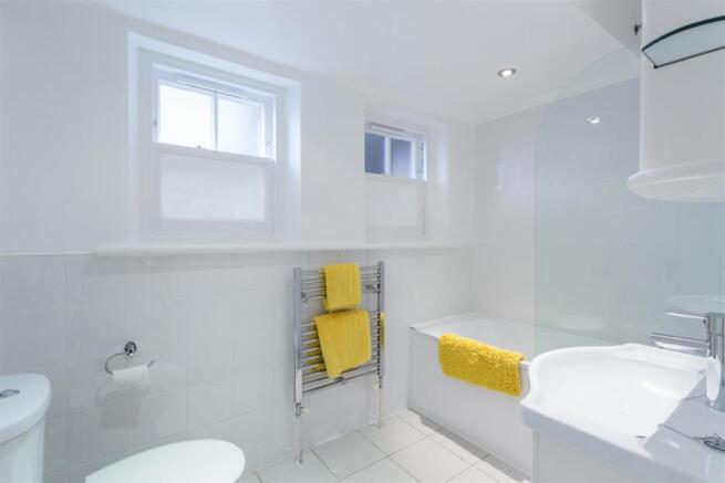 Gwendolen Ave 25F1-bath-5 (Large).jpg