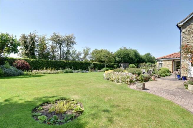 4 bed Detached for sale Image 9