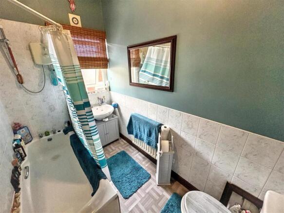 Bathroom (20).jpg