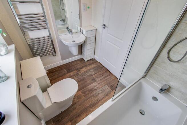 4 bed Semi-Detached for sale Image 10