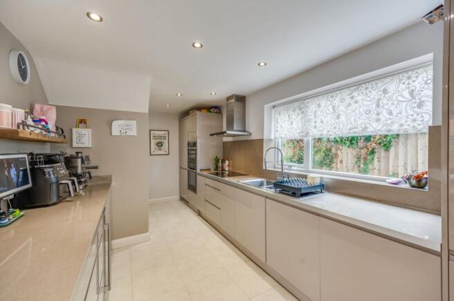 4 bed Detached for sale Image 6