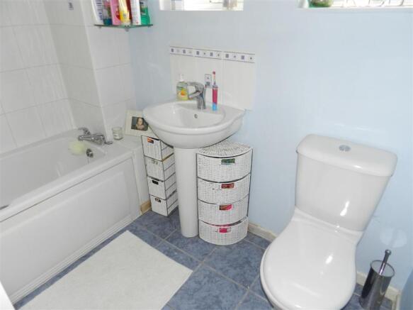 FAMILY BATHROOM