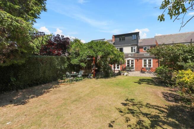5 bed Semi-Detached for sale Image 4