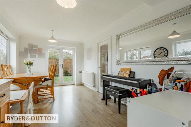 4 bed Detached for sale Image 8