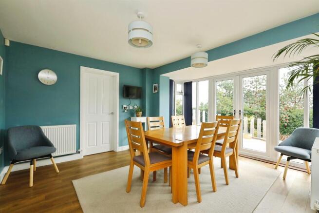 4 bed Detached for sale Image 5