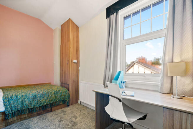 4 bed House to rent Image 11