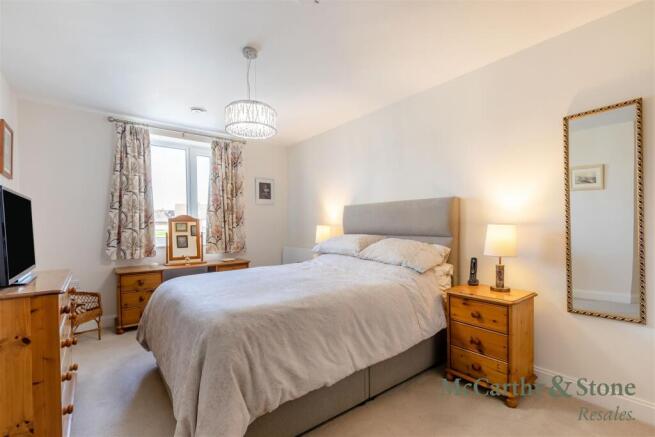 2 bed Apartment for sale Image 6