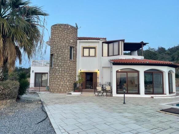Traditional Style 3 Bedroom Villa, Private Swimming Pool, Mature Gardens, Fully Furnished, Individual title deeds and VAT Paid Image 90 1