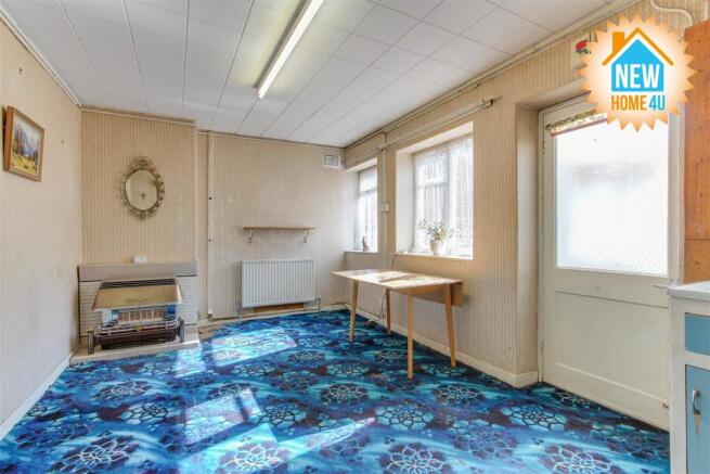 KITCHEN / DINING ROOM: