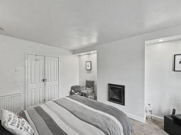 3 bed Semi-Detached for sale Image 4