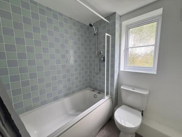 2 bed Apartment to rent Image 5