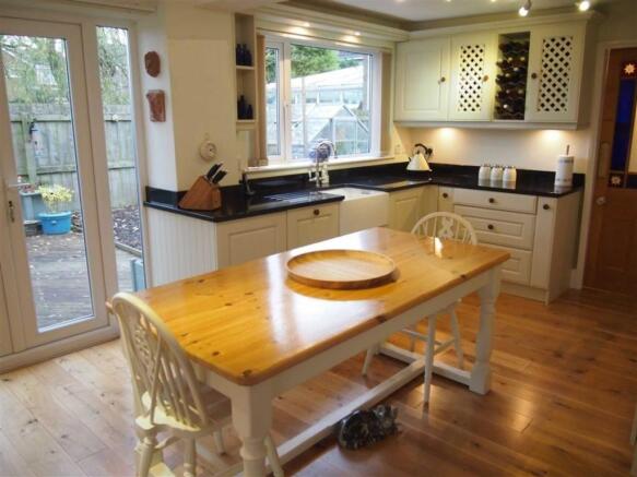 KITCHEN/BREAKFAST RO
